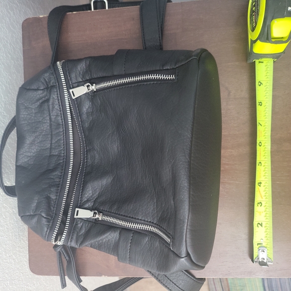 Backpack - Picture 4 of 4